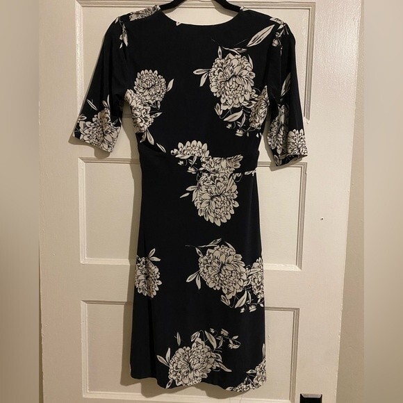Vince Camuto Navy Floral Stretchy Short Sleeve Wrapped Tea Cocktail Dress - Picture 2 of 14